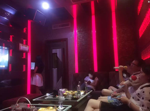 英碩吸塑90后俊男靚女集體出動，唱翻全場！