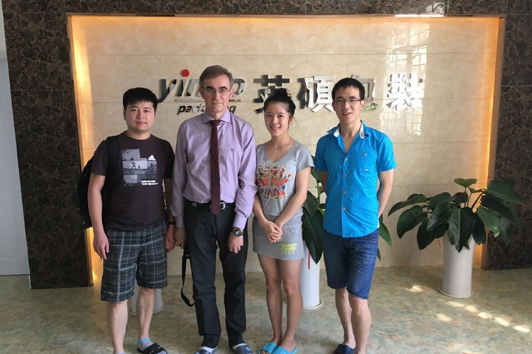 英碩防靜電吸塑托盤魅力不淺，引巴西買家跨國而來